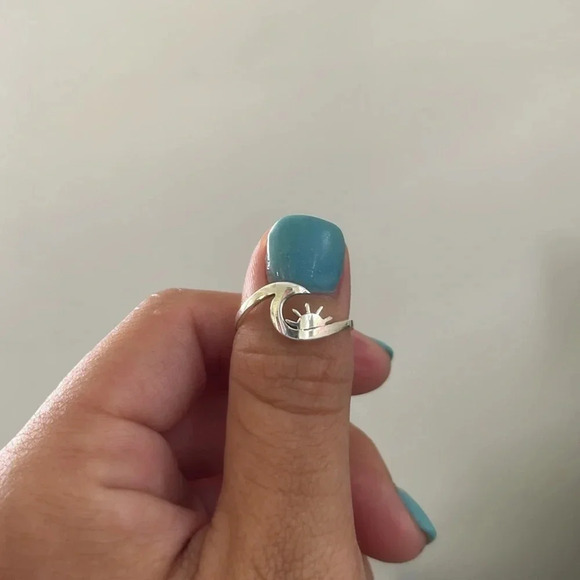 925 Sterling Silver Sunset Wave Band Ring. - Picture 3 of 3